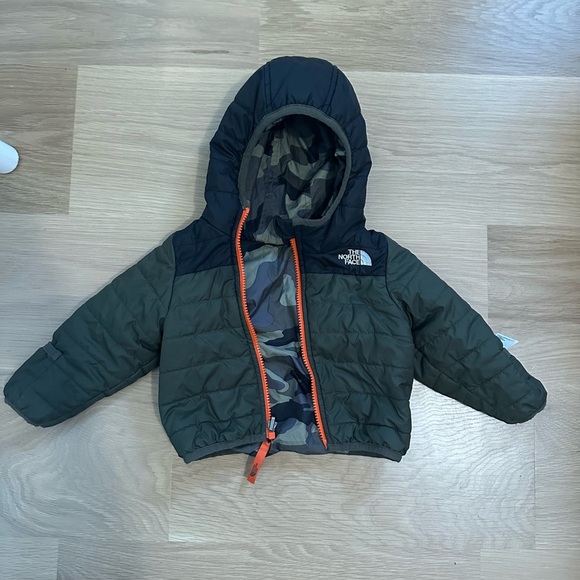 The North Face Green and Black Hooded Jacket - Picture 1 of 4